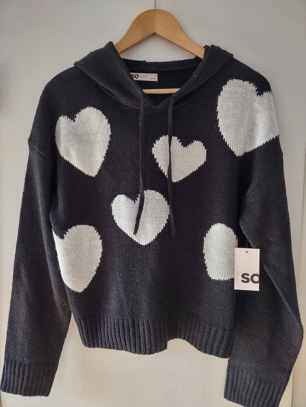 SO Hooded Sweater Heart Print Black White Knit Hoodie Women’s Medium NWT